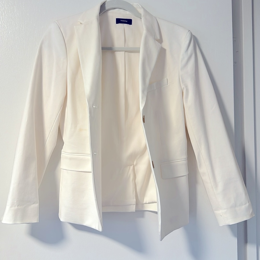 NWOT Theory blazer in white - Picture 3 of 4